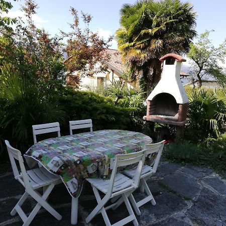 Giardino Apartment Porto Valtravaglia Exterior photo