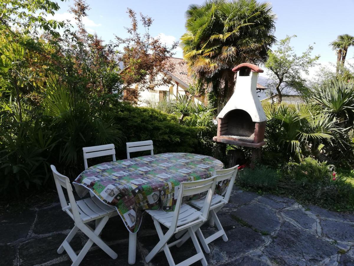 Giardino Apartment Porto Valtravaglia Exterior photo
